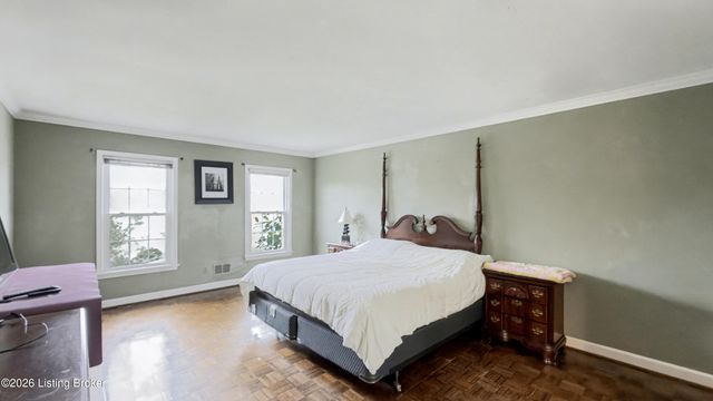 2406 Phoenix Hill Dr, Louisville, KY 40207