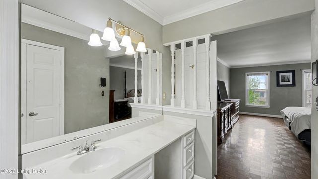 2406 Phoenix Hill Dr, Louisville, KY 40207