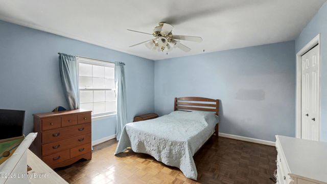 2406 Phoenix Hill Dr, Louisville, KY 40207