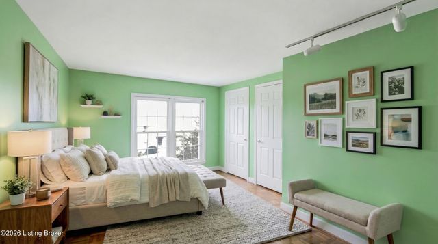 2406 Phoenix Hill Dr, Louisville, KY 40207