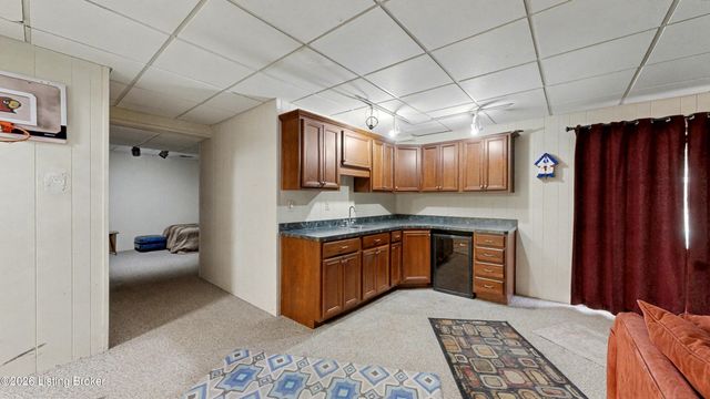 2406 Phoenix Hill Dr, Louisville, KY 40207