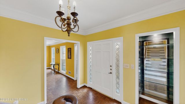 2406 Phoenix Hill Dr, Louisville, KY 40207