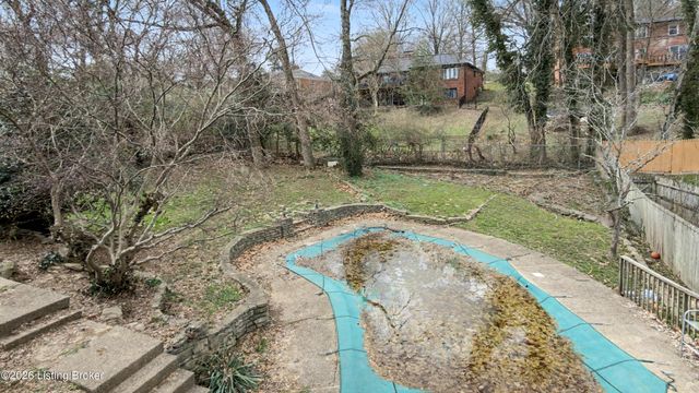 2406 Phoenix Hill Dr, Louisville, KY 40207