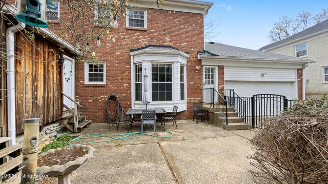 2406 Phoenix Hill Dr, Louisville, KY 40207