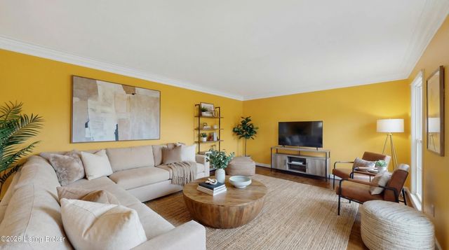 2406 Phoenix Hill Dr, Louisville, KY 40207