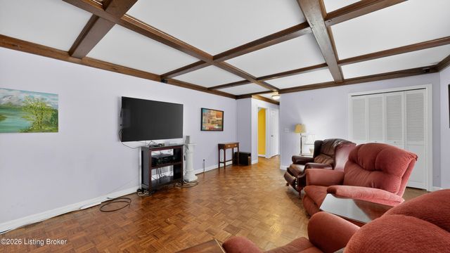 2406 Phoenix Hill Dr, Louisville, KY 40207