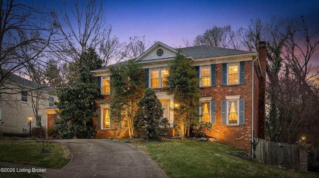 2406 Phoenix Hill Dr, Louisville, KY 40207