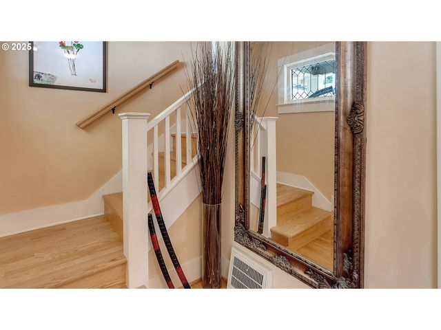 5816 S CORBETT Ave, Portland, OR 97239