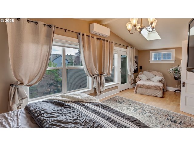 5816 S CORBETT Ave, Portland, OR 97239