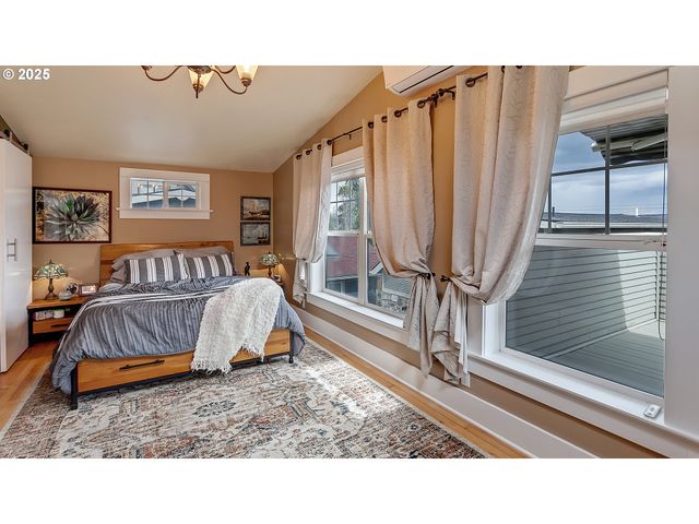 5816 S CORBETT Ave, Portland, OR 97239