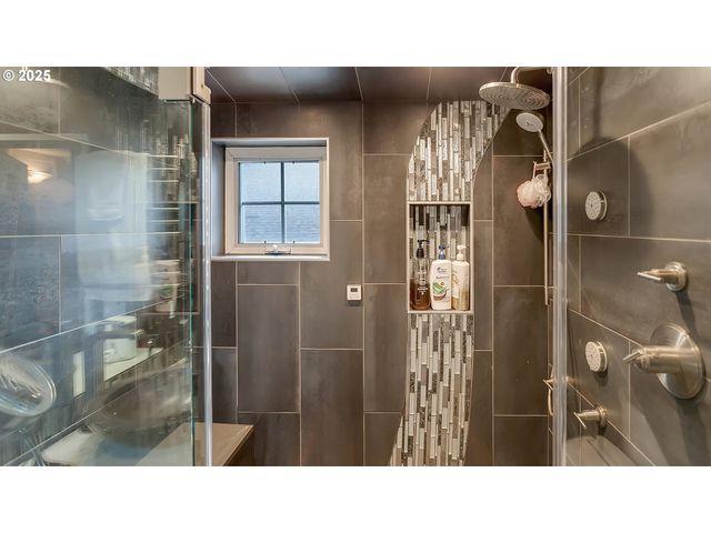 5816 S CORBETT Ave, Portland, OR 97239