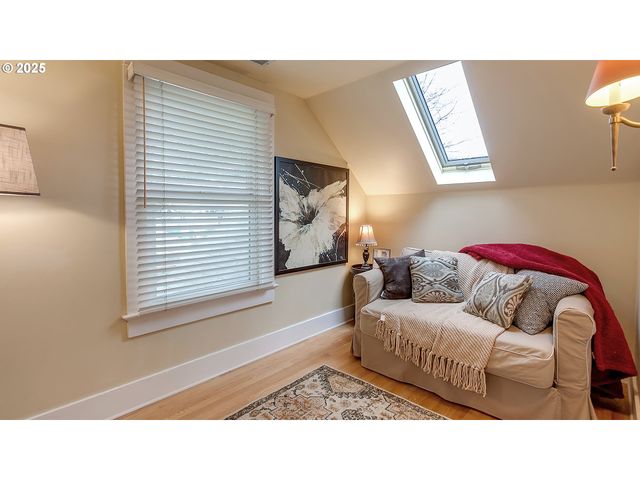 5816 S CORBETT Ave, Portland, OR 97239