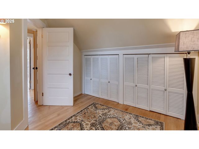 5816 S CORBETT Ave, Portland, OR 97239