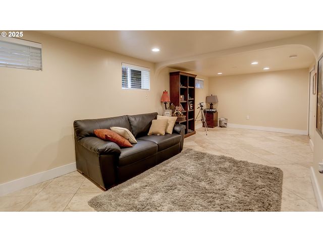 5816 S CORBETT Ave, Portland, OR 97239