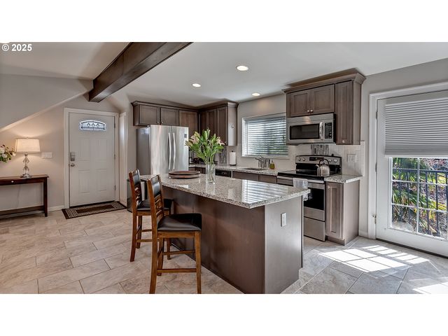 5816 S CORBETT Ave, Portland, OR 97239