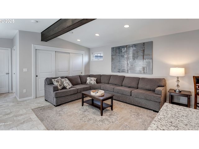 5816 S CORBETT Ave, Portland, OR 97239