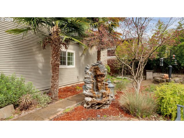 5816 S CORBETT Ave, Portland, OR 97239