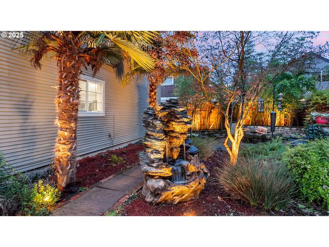 5816 S CORBETT Ave, Portland, OR 97239