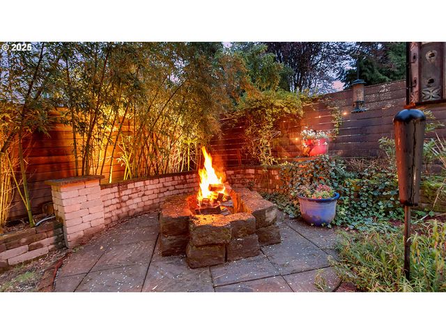 5816 S CORBETT Ave, Portland, OR 97239