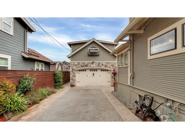 5816 S CORBETT Ave, Portland, OR 97239