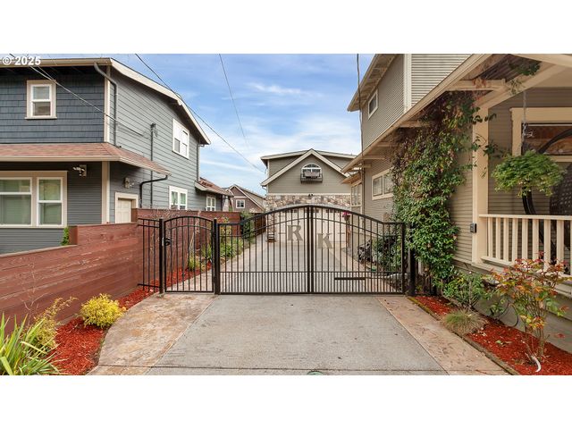 5816 S CORBETT Ave, Portland, OR 97239