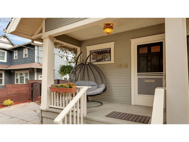 5816 S CORBETT Ave, Portland, OR 97239