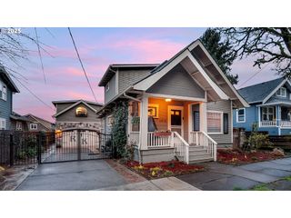 5816 S CORBETT Ave, Portland, OR 97239