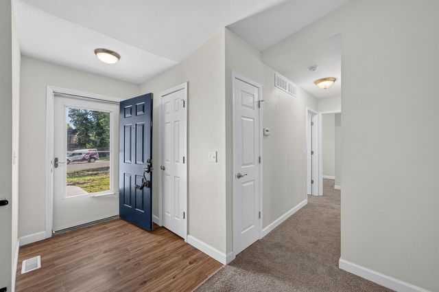 207 E North Point Dr, Derby, KS 67037