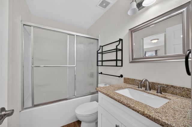 207 E North Point Dr, Derby, KS 67037