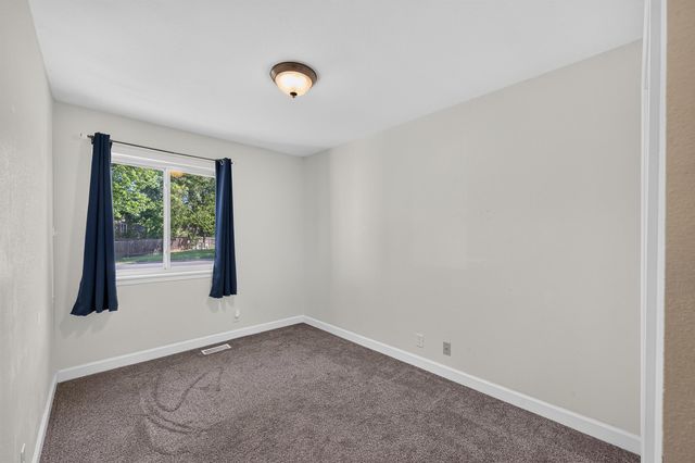207 E North Point Dr, Derby, KS 67037