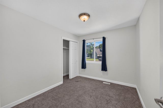 207 E North Point Dr, Derby, KS 67037