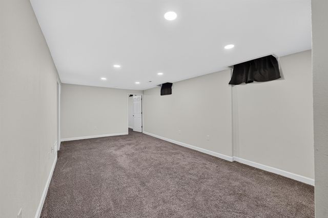 207 E North Point Dr, Derby, KS 67037