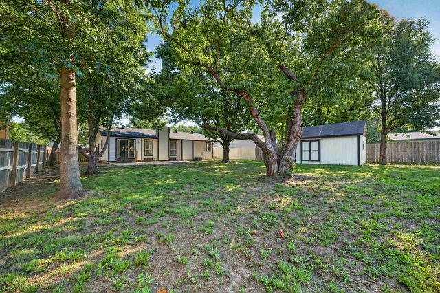 207 E North Point Dr, Derby, KS 67037