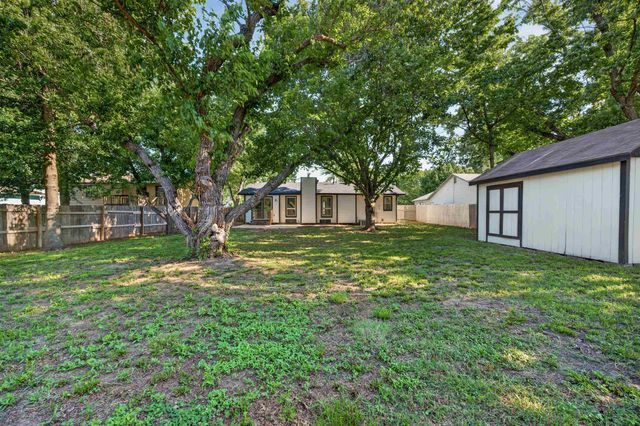 207 E North Point Dr, Derby, KS 67037