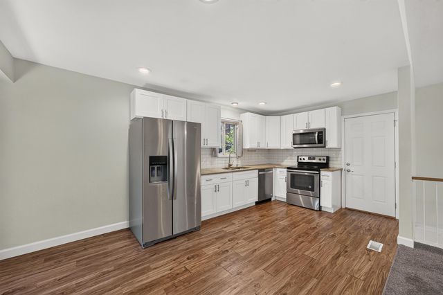 207 E North Point Dr, Derby, KS 67037