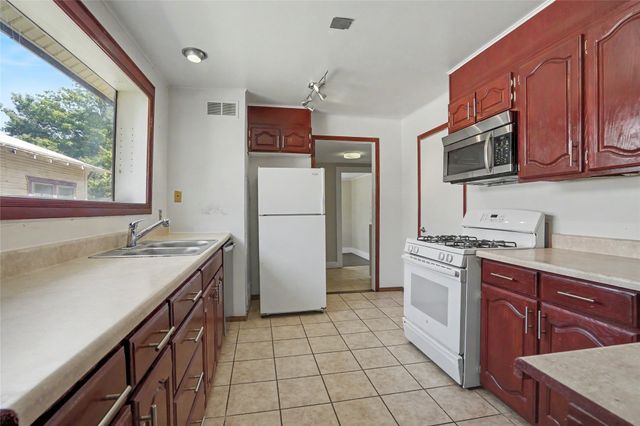 331 Xanthus Avenue, Tulsa, OK 74104