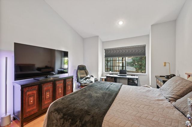 258 Pelican Ln, Novato, CA 94949