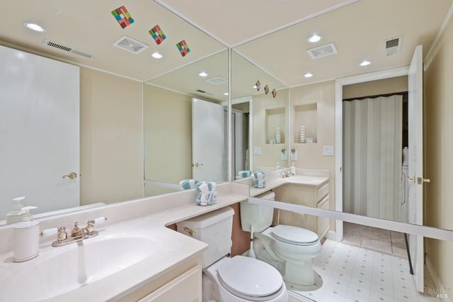 258 Pelican Ln, Novato, CA 94949