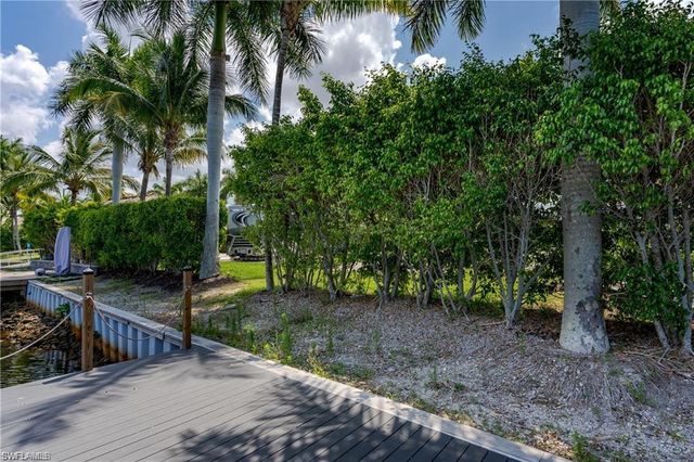 13375 Snook CIR, Naples, FL 34114