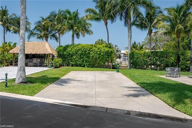 13375 Snook CIR, Naples, FL 34114