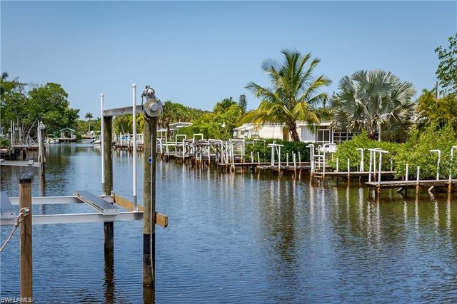 13375 Snook CIR, Naples, FL 34114