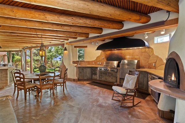 17 Tano West, Santa Fe, NM 87506