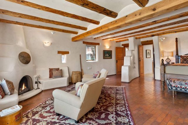 17 Tano West, Santa Fe, NM 87506