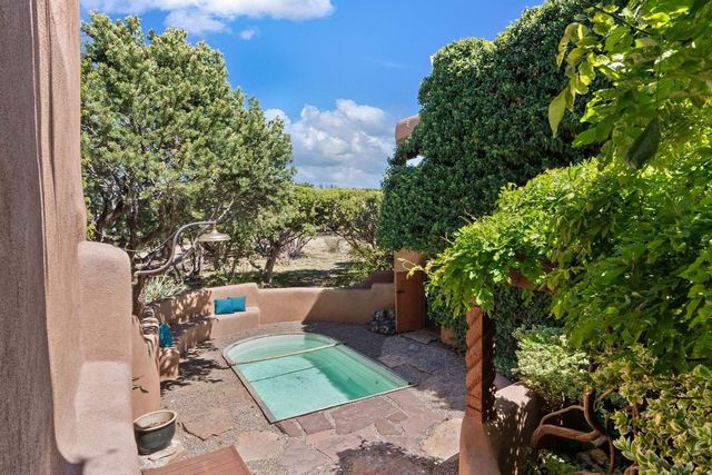17 Tano West, Santa Fe, NM 87506
