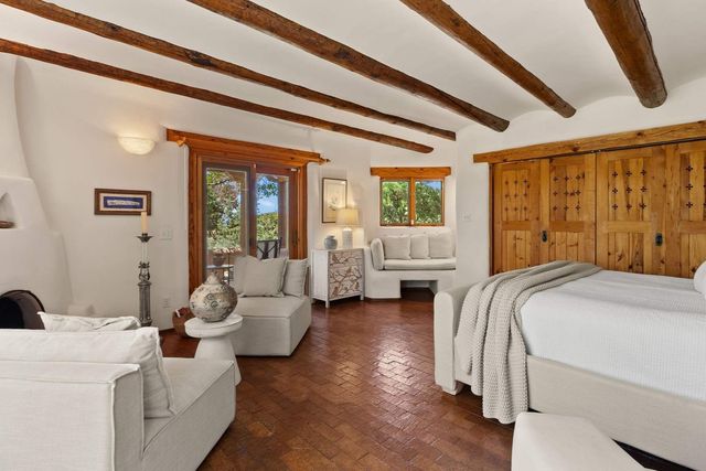 17 Tano West, Santa Fe, NM 87506
