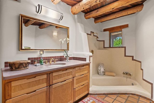 17 Tano West, Santa Fe, NM 87506