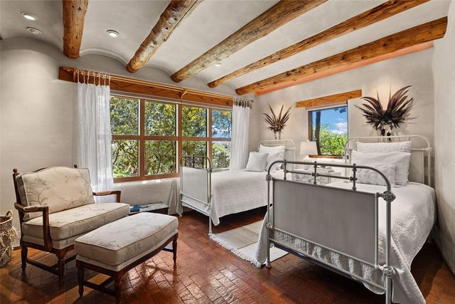 17 Tano West, Santa Fe, NM 87506