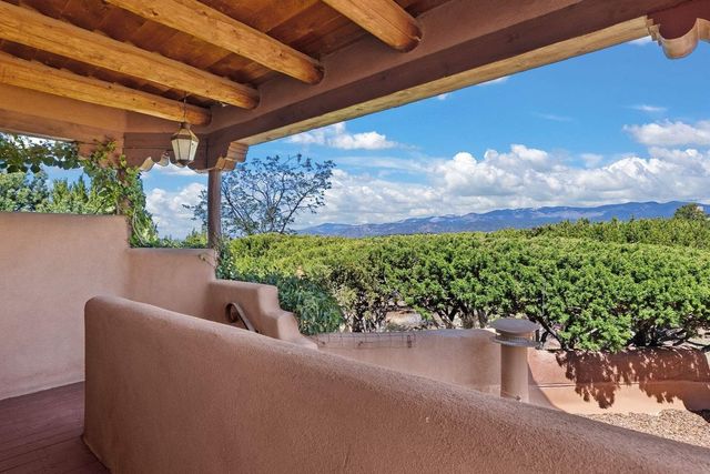 17 Tano West, Santa Fe, NM 87506