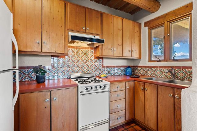 17 Tano West, Santa Fe, NM 87506