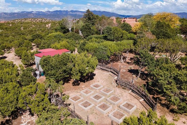 17 Tano West, Santa Fe, NM 87506